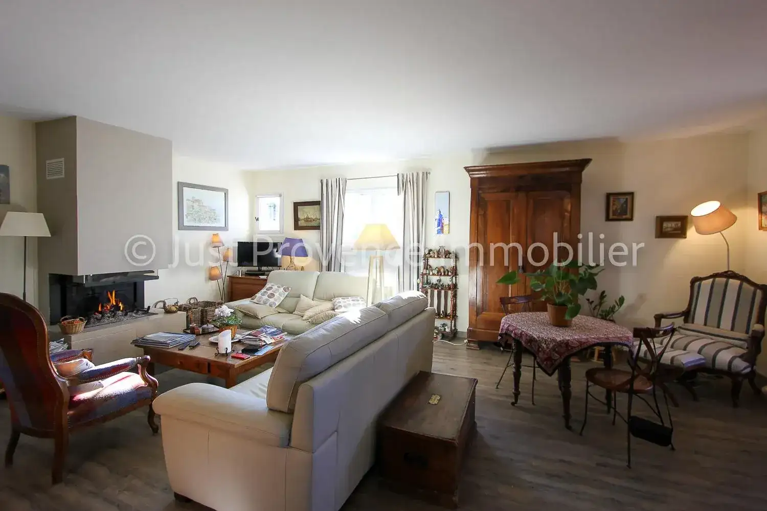 Castle 140m² in France, Saint-Didier. Priced at 550000€ rent photo-11