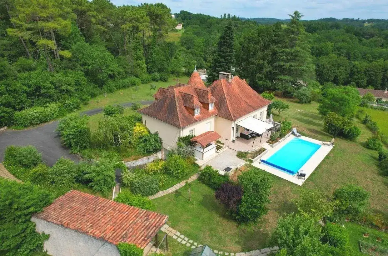 Castle 190m² in France, Athur. Priced at 525000€ rent photo-3