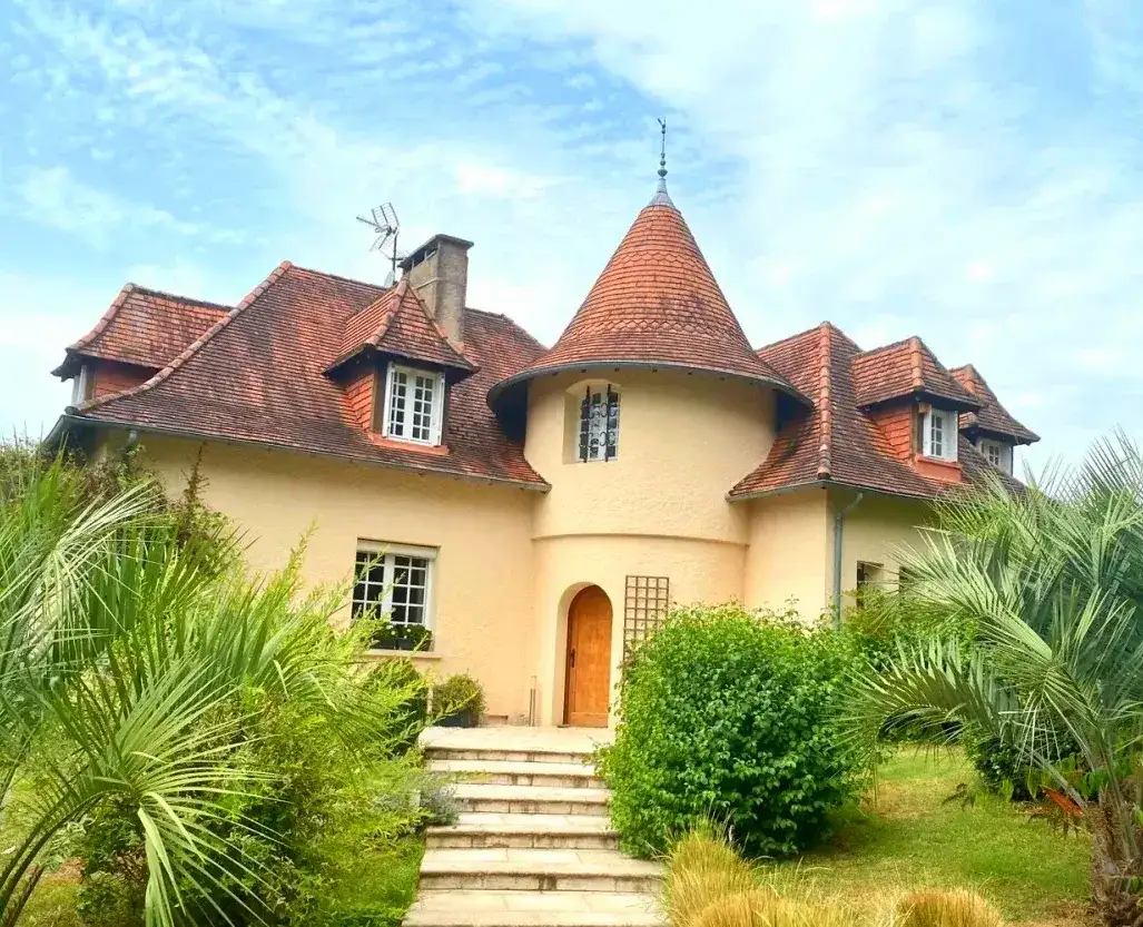 Castle 190m² in France, Athur. Priced at 525000€ rent photo-5