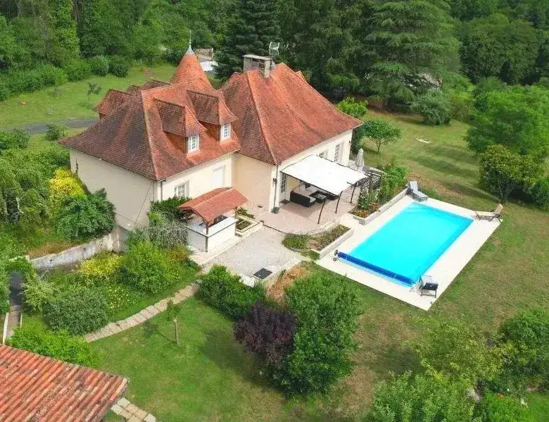 Castle 190m² in France, Athur. Priced at 525000€ rent photo-6