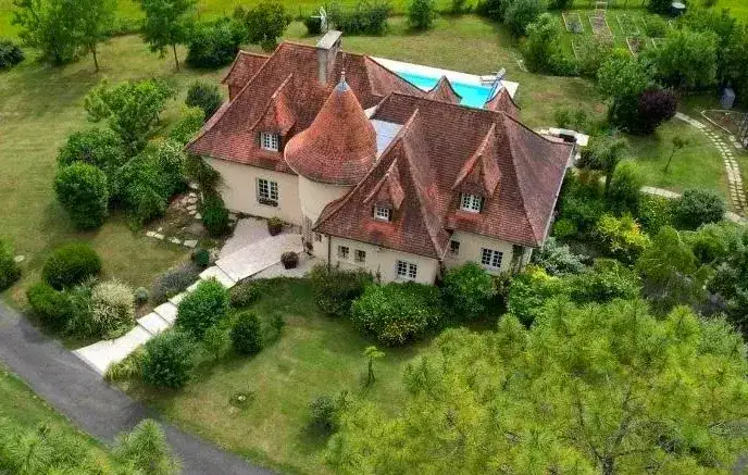 Castle 190m² in France, Athur. Priced at 525000€ rent photo-7