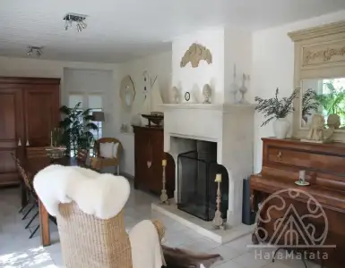 Buy in France for 964000€