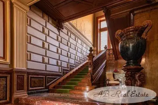 Castle 1450m² in France, Béziers. Priced at 1740000€ rent photo-5