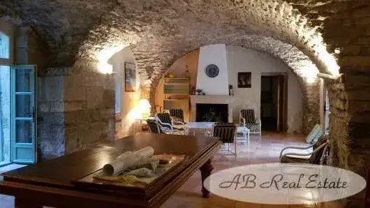 Castle 1450m² in France, Béziers. Priced at 1740000€ rent photo-10