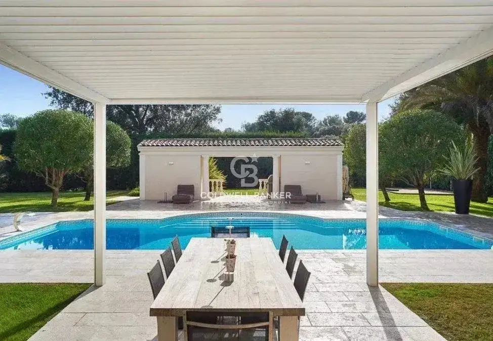 Castle 240m² in France, Roquefort-Le Pen. Priced at 2995000€ rent photo-5