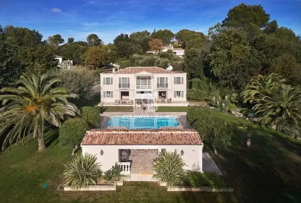 Castle 240m² in France, Roquefort-Le Pen. Priced at 2995000€ rent photo-6