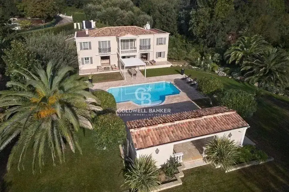 Castle 240m² in France, Roquefort-Le Pen. Priced at 2995000€ rent photo-9