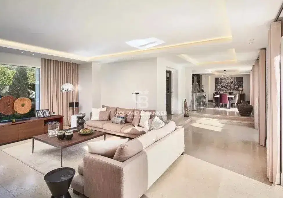 Castle 240m² in France, Roquefort-Le Pen. Priced at 2995000€ rent photo-11
