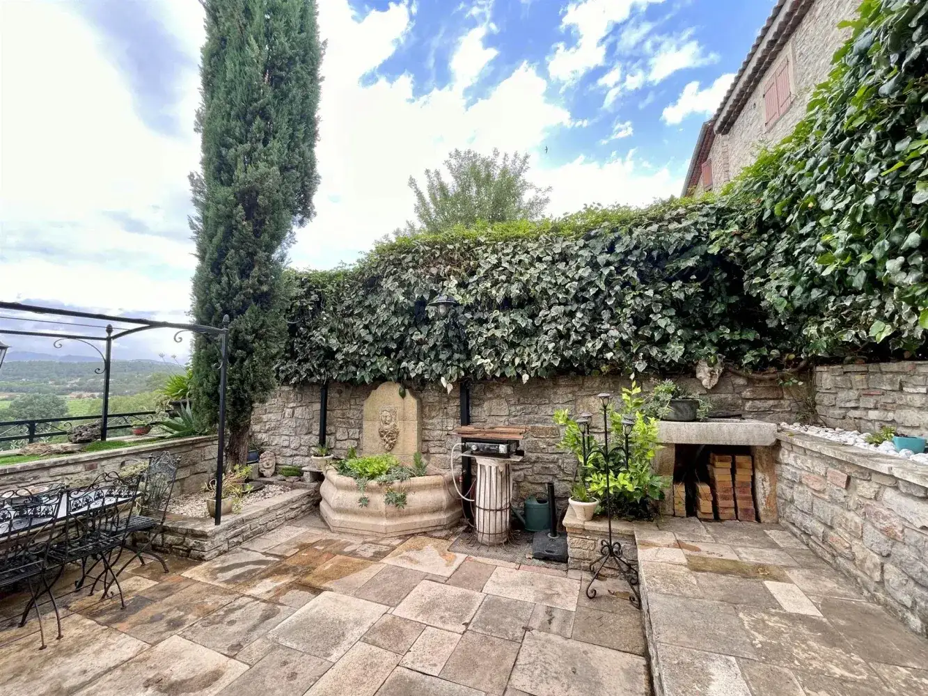 Castle 115m² in France, Carcès. Priced at 449000€ rent photo-13