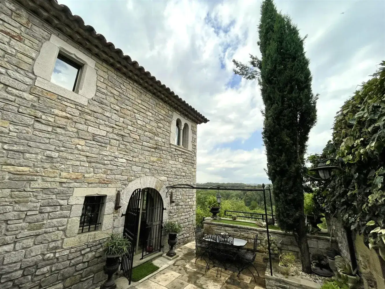 Castle 115m² in France, Carcès. Priced at 449000€ rent photo-14