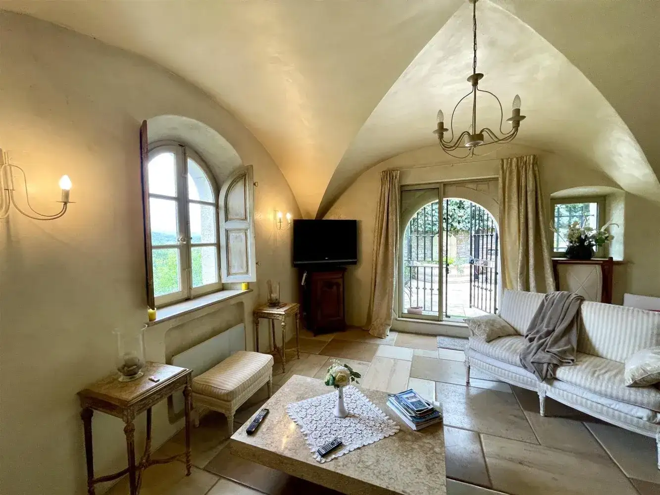 Castle 115m² in France, Carcès. Priced at 449000€ rent photo-18