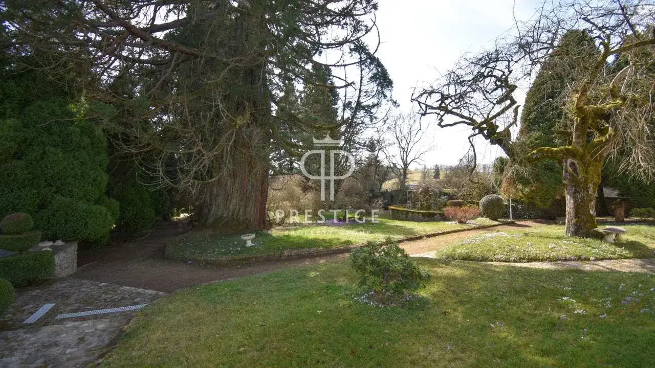 Castle 677m² in France, Jossel. Priced at 819000€ rent photo-3