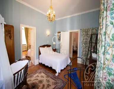 Buy in France for 819000€