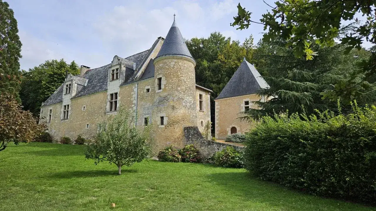 Castle 390m² in France, Le Mans. Priced at 958000€ rent photo-9