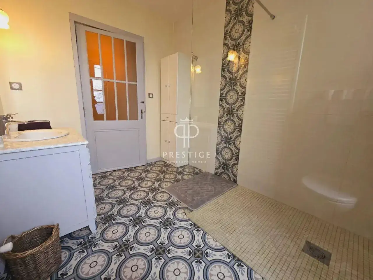 Castle 232m² in France, Bran. Priced at 750000€ rent photo-1
