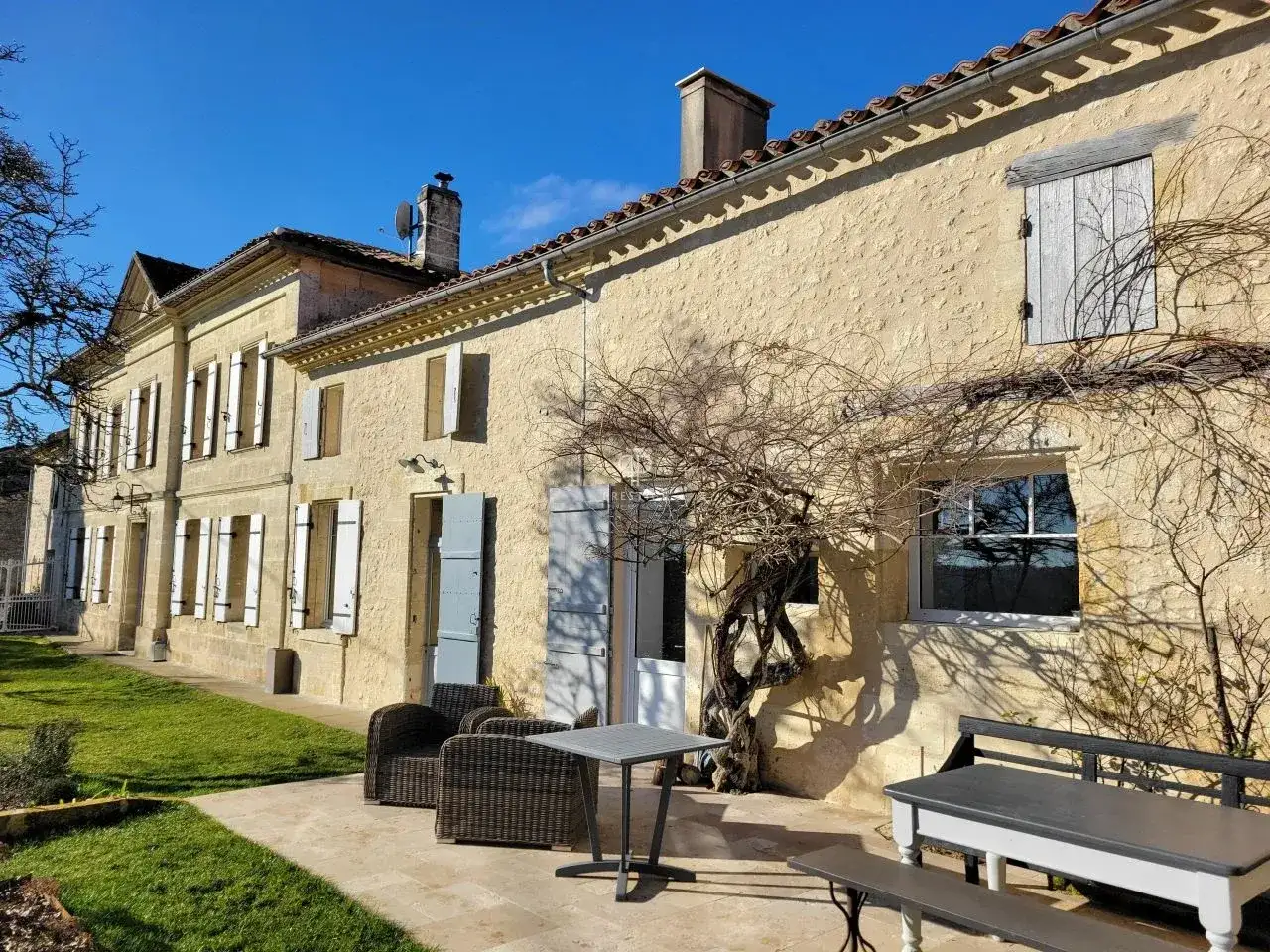 Castle 232m² in France, Bran. Priced at 750000€ rent photo-2