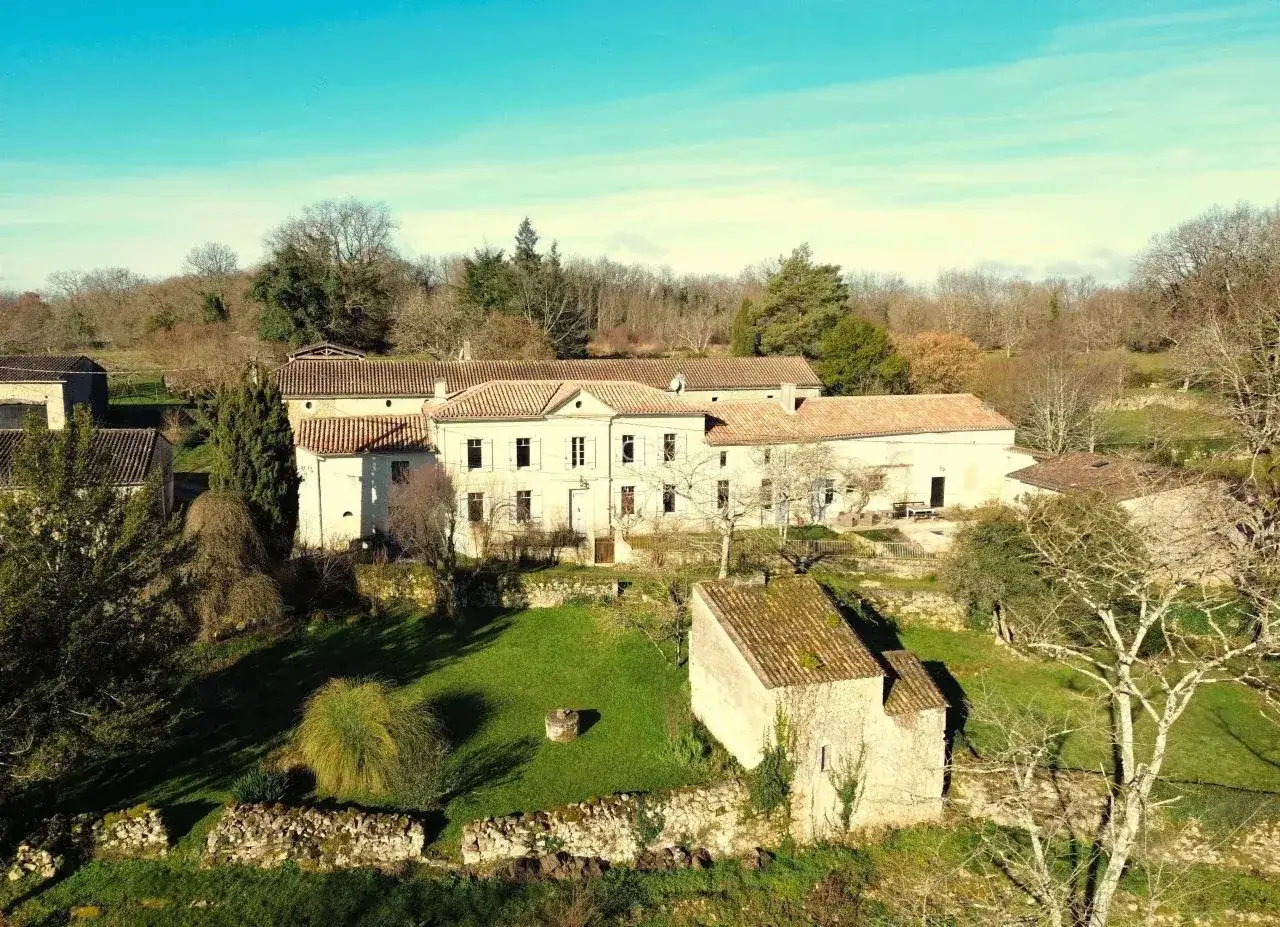 Castle 232m² in France, Bran. Priced at 750000€ rent photo-3