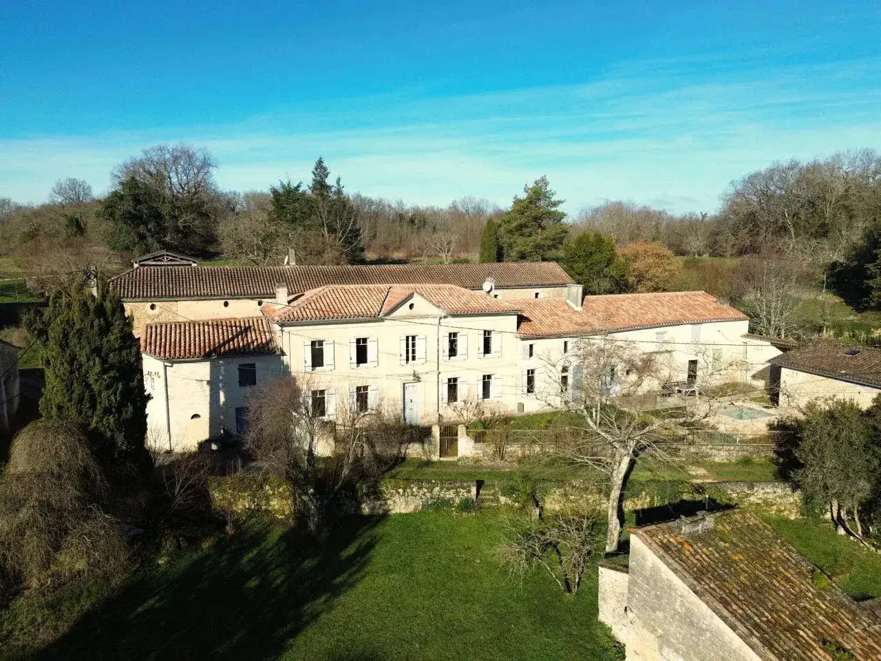 Castle 232m² in France, Bran. Priced at 750000€ rent photo-5