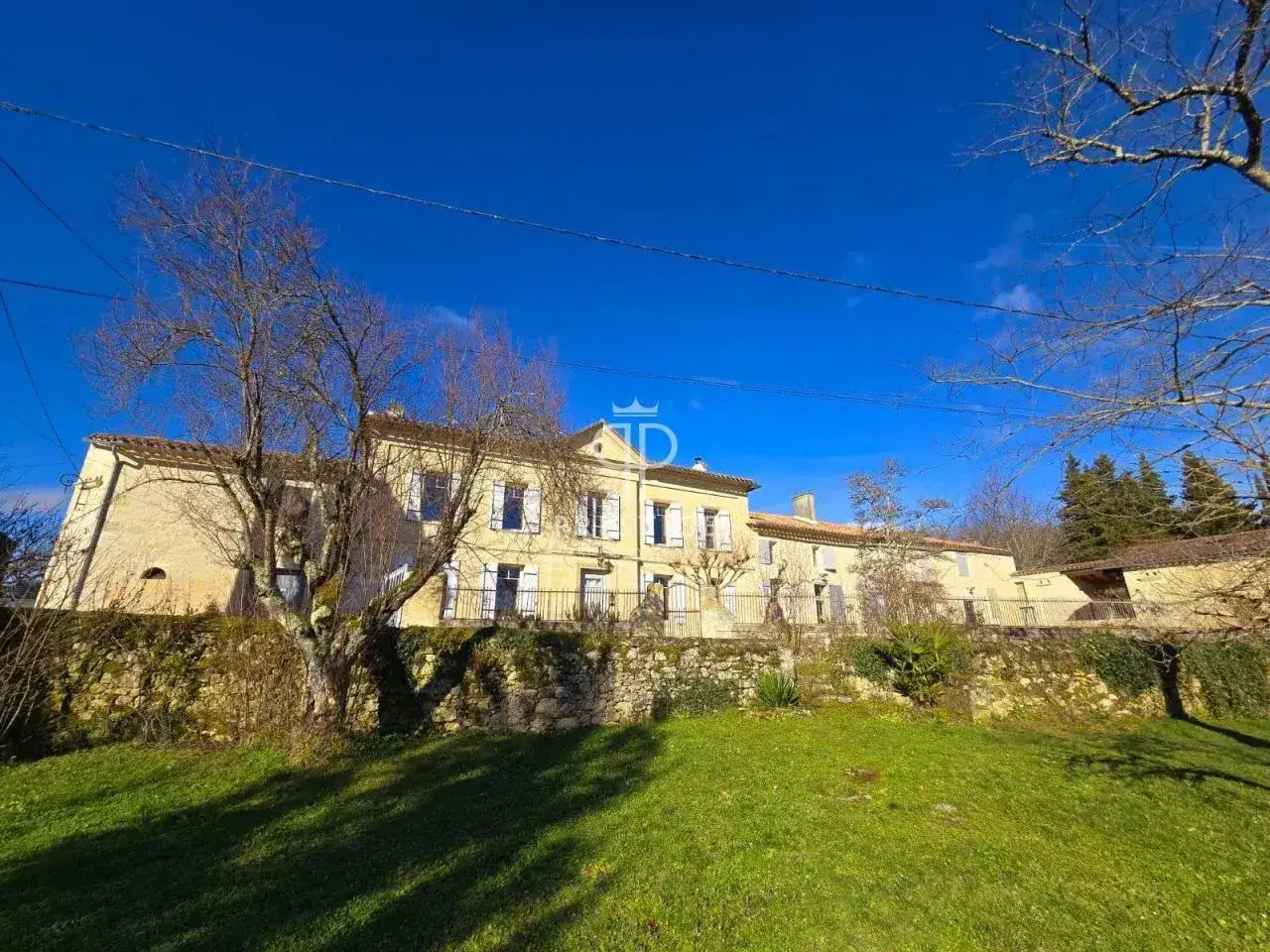 Castle 232m² in France, Bran. Priced at 750000€ rent photo-9