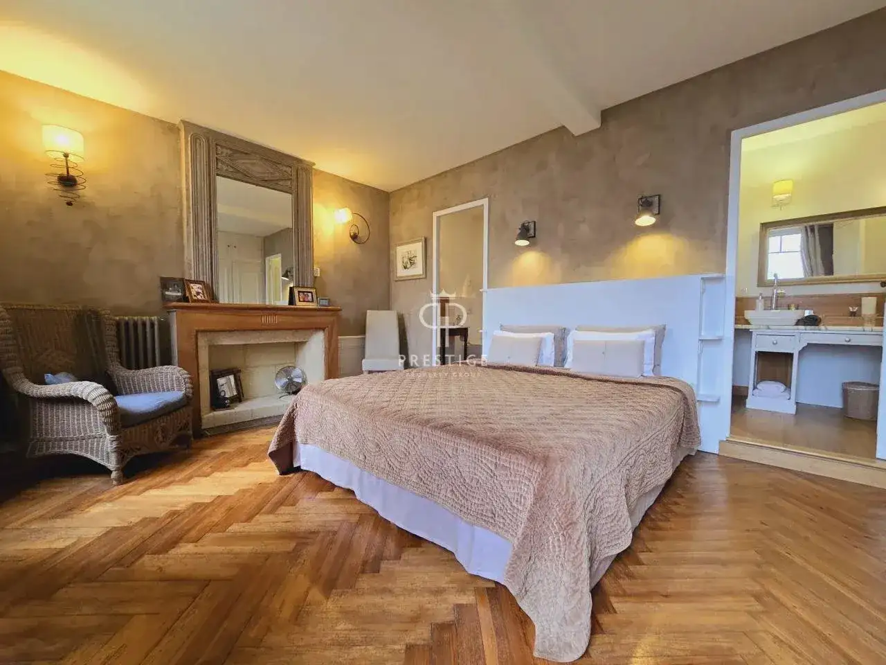 Castle 232m² in France, Bran. Priced at 750000€ rent photo-13