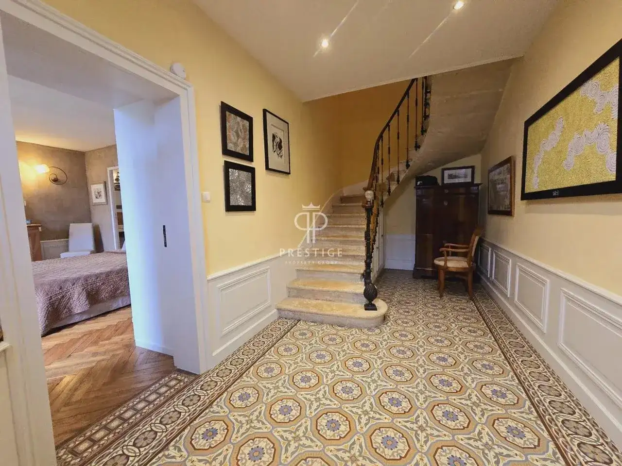 Castle 232m² in France, Bran. Priced at 750000€ rent photo-15