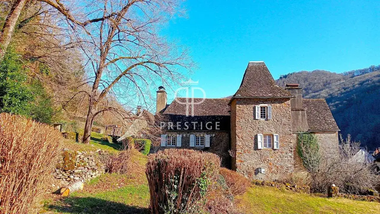 Castle 296m² in France, Laval-Sur-Lusiege. Priced at 848000€ rent photo-4