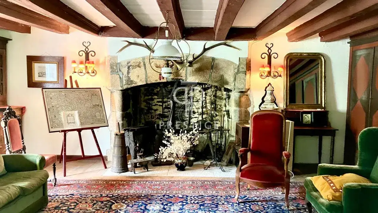 Castle 296m² in France, Laval-Sur-Lusiege. Priced at 848000€ rent photo-6