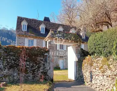 Buy in France for 848000€