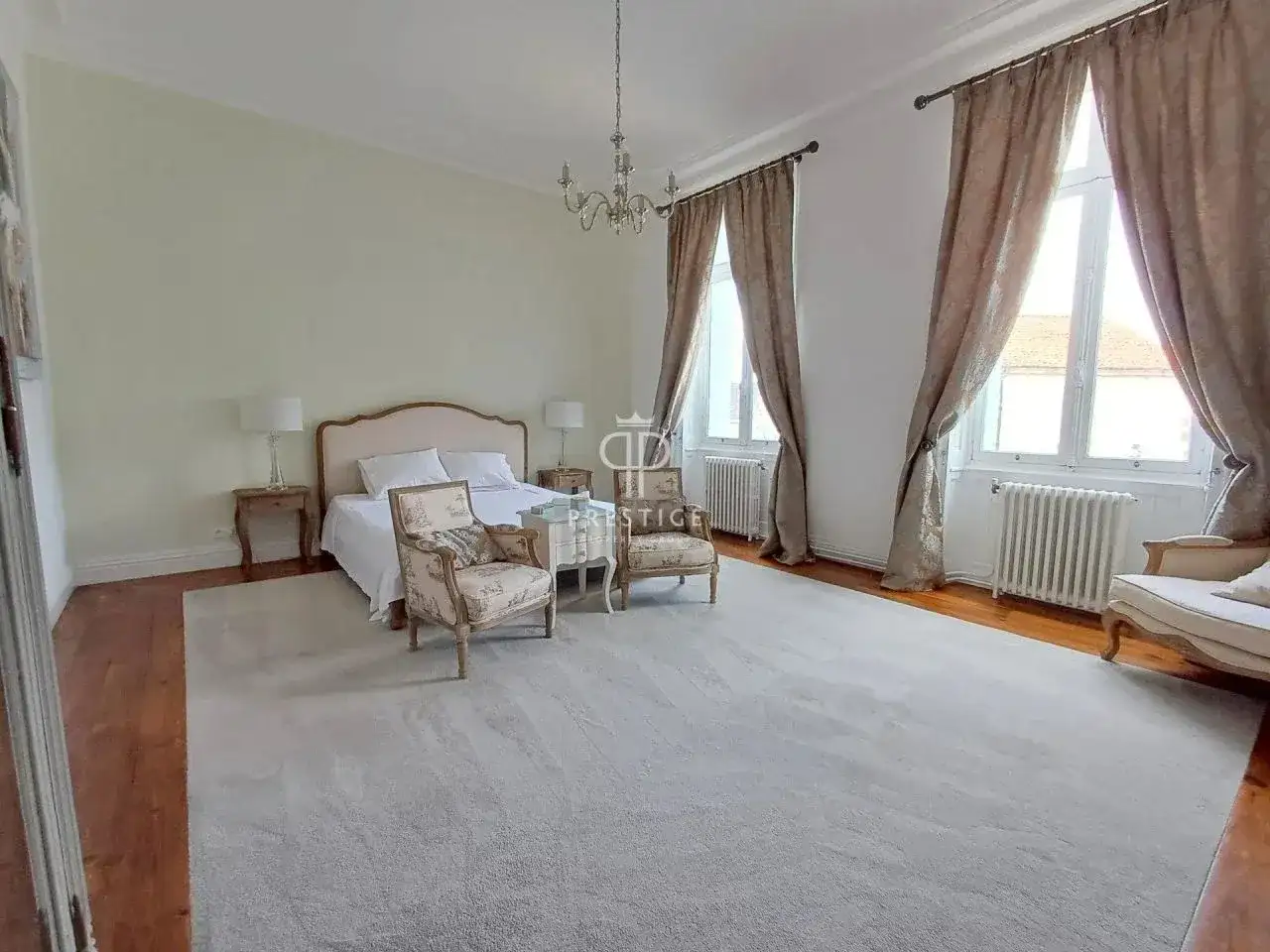 Castle 933m² in France, Saint-Jean-d'Angeli. Priced at 1350000€ rent photo-4