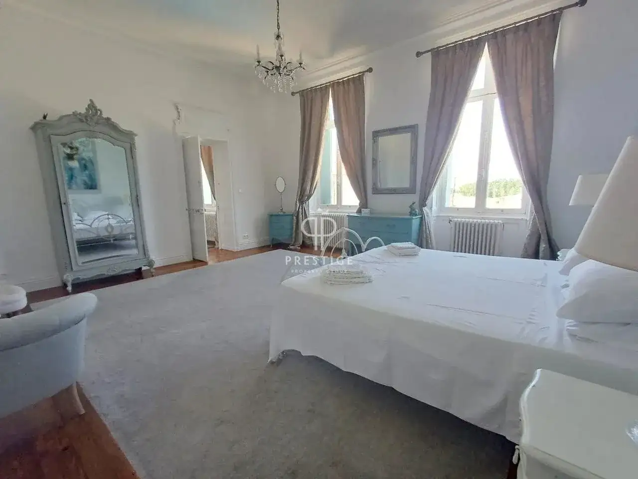 Castle 933m² in France, Saint-Jean-d'Angeli. Priced at 1350000€ rent photo-5