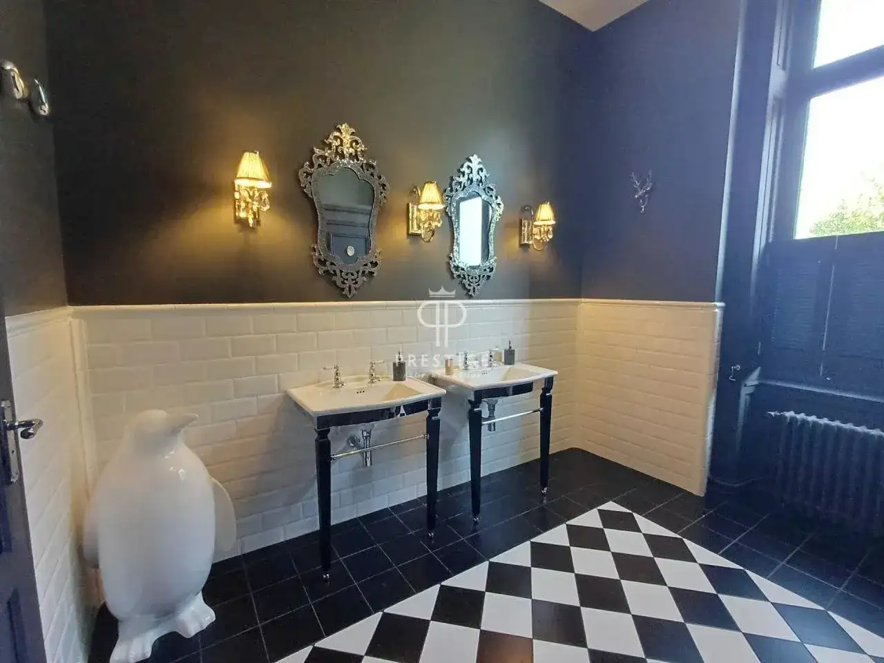 Castle 933m² in France, Saint-Jean-d'Angeli. Priced at 1350000€ rent photo-7