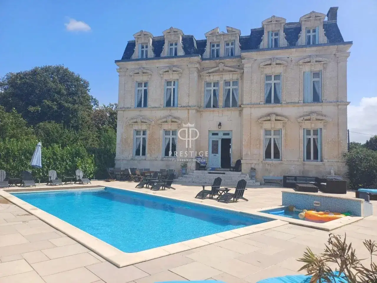Castle 933m² in France, Saint-Jean-d'Angeli. Priced at 1350000€ rent photo-13