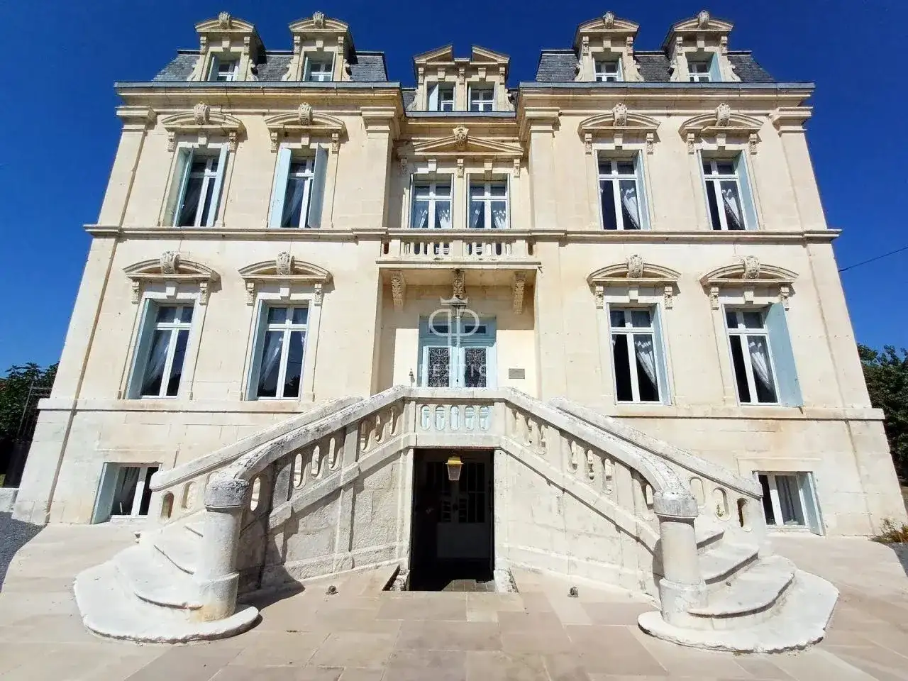 Castle 933m² in France, Saint-Jean-d'Angeli. Priced at 1350000€ rent photo-17