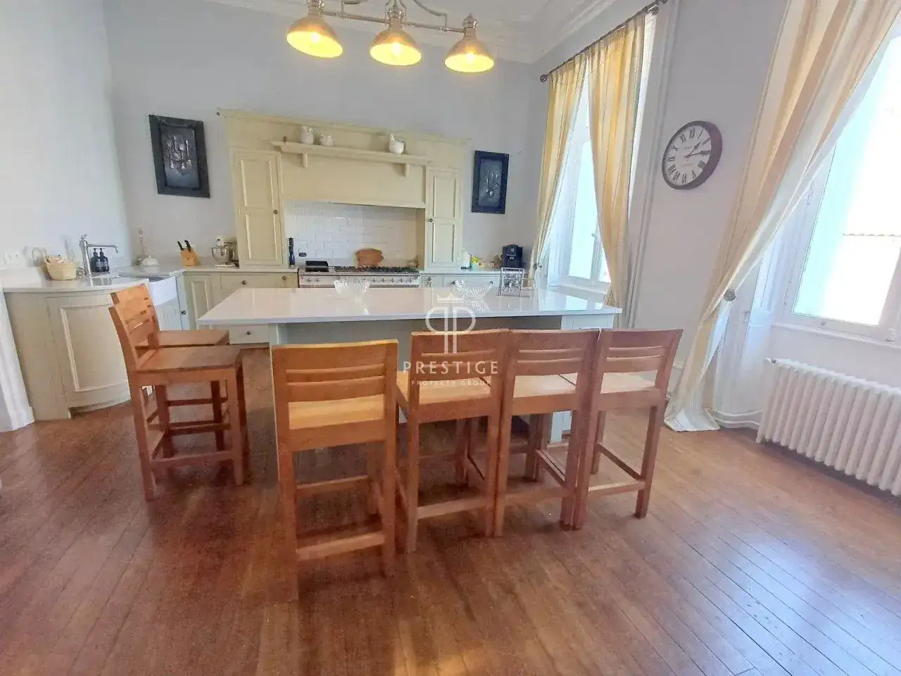 Castle 933m² in France, Saint-Jean-d'Angeli. Priced at 1350000€ rent photo-19