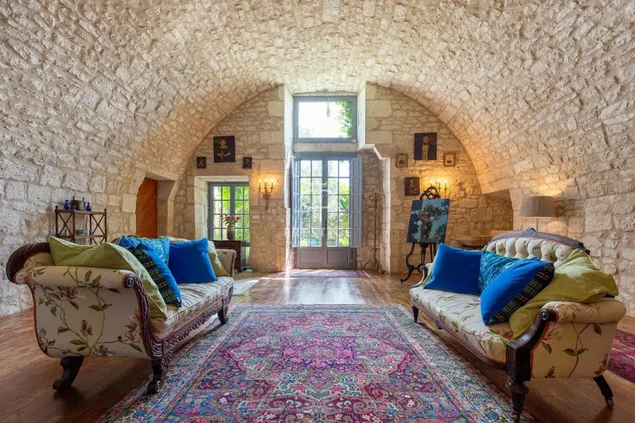 Castle 344m² in France, Bergerac. Priced at 1250000€ rent photo-2
