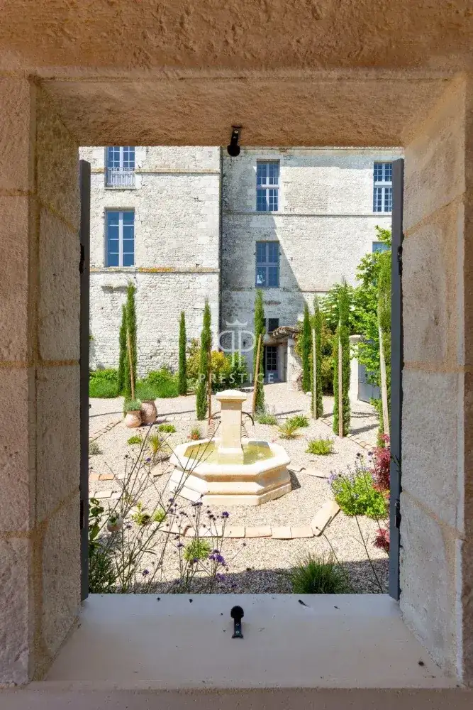 Castle 344m² in France, Bergerac. Priced at 1250000€ rent photo-11