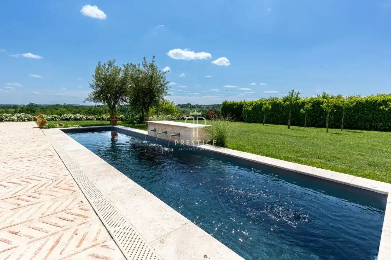 Castle 344m² in France, Bergerac. Priced at 1250000€ rent photo-13