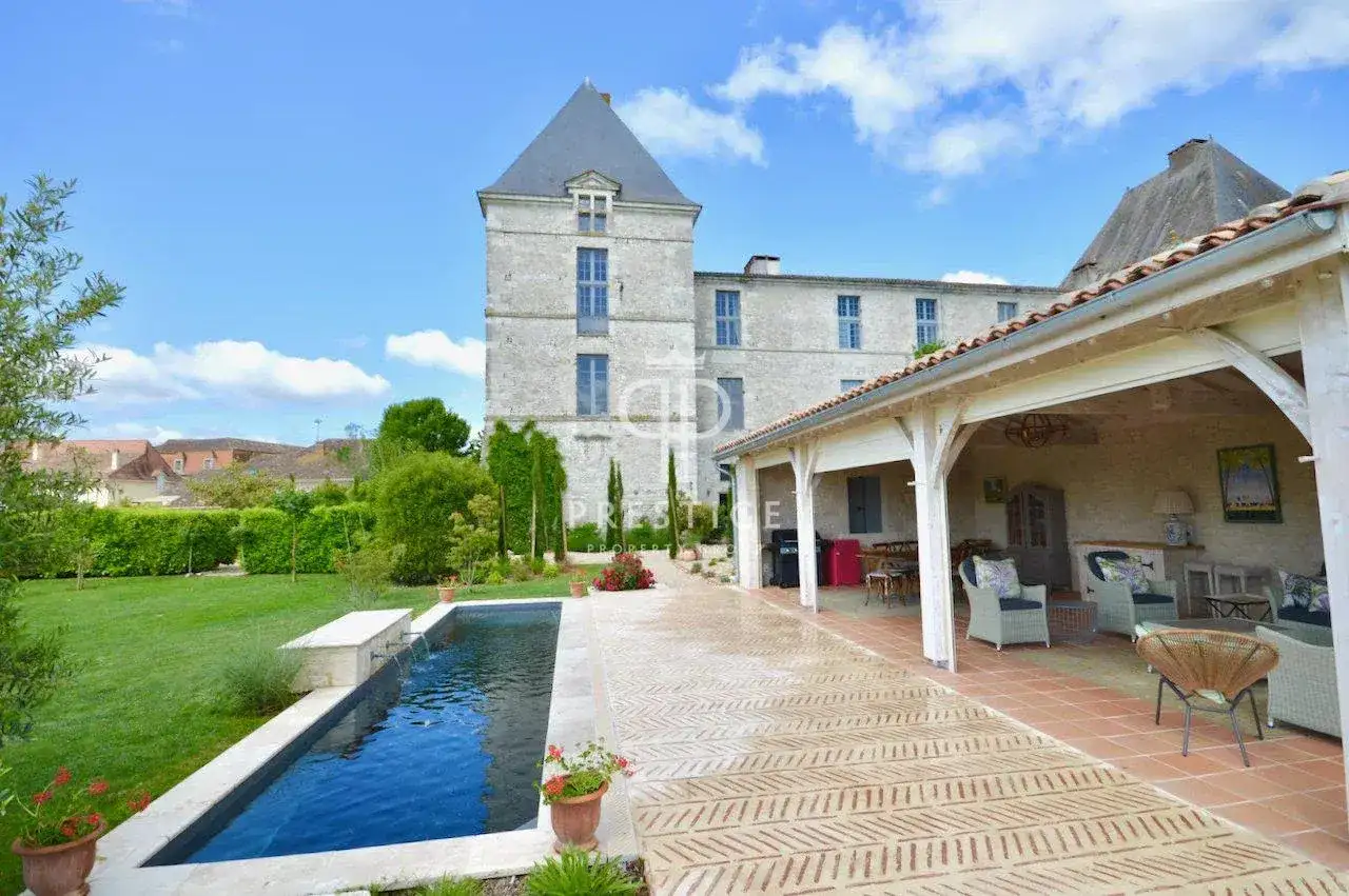 Castle 344m² in France, Bergerac. Priced at 1250000€ rent photo-15