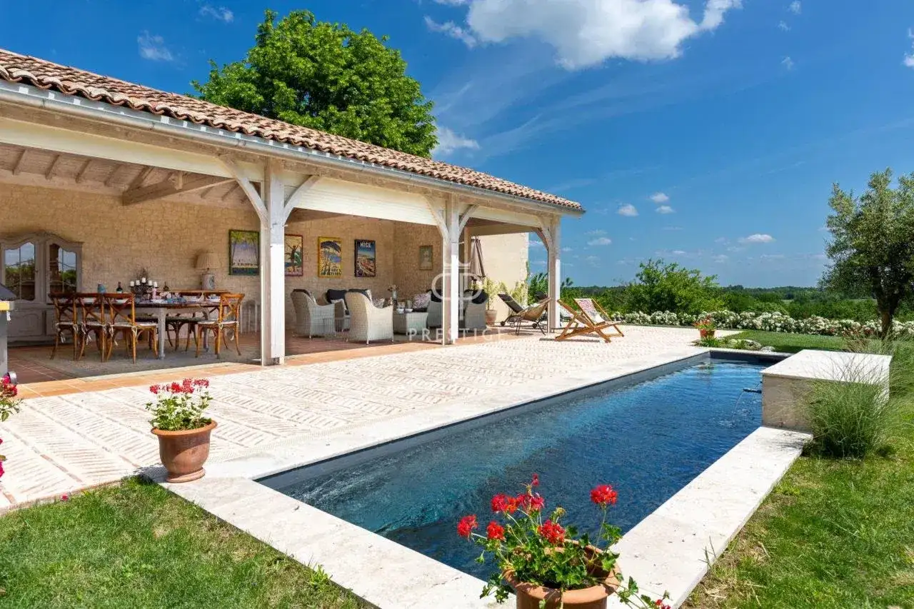 Castle 344m² in France, Bergerac. Priced at 1250000€ rent photo-17