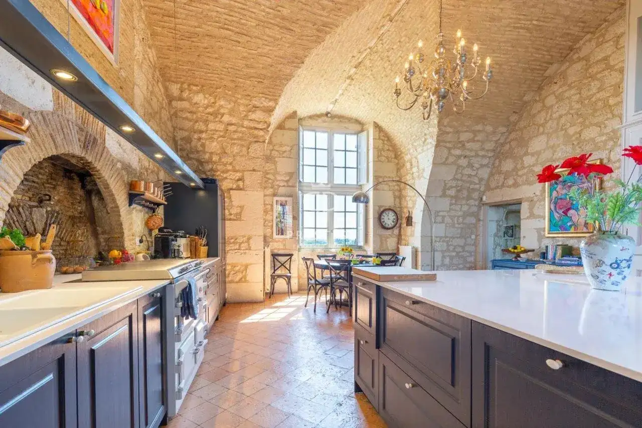 Castle 344m² in France, Bergerac. Priced at 1250000€ rent photo-19