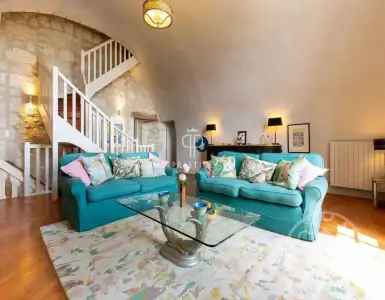 Buy in France for 1250000€