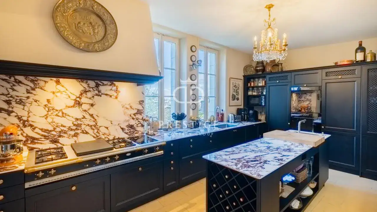 Castle 350m² in France, Туар. Priced at 795000€ rent photo-9