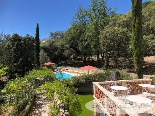 Castle 300m² in France, Villeneuve-lès-Avignon. Priced at 1070000€ rent photo-3