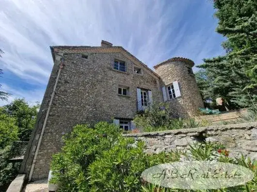 Castle 300m² in France, Villeneuve-lès-Avignon. Priced at 1070000€ rent photo-4