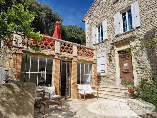 Castle 300m² in France, Villeneuve-lès-Avignon. Priced at 1070000€ rent photo-6