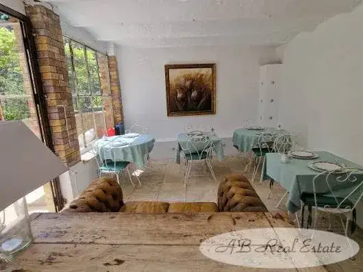 Castle 300m² in France, Villeneuve-lès-Avignon. Priced at 1070000€ rent photo-7