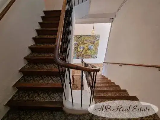Castle 300m² in France, Villeneuve-lès-Avignon. Priced at 1070000€ rent photo-8