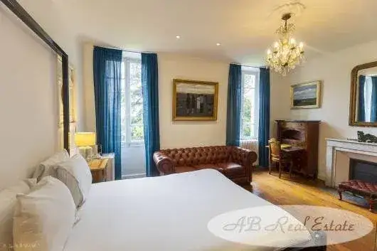 Castle 300m² in France, Villeneuve-lès-Avignon. Priced at 1070000€ rent photo-9