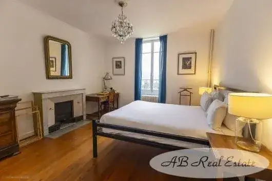 Castle 300m² in France, Villeneuve-lès-Avignon. Priced at 1070000€ rent photo-10