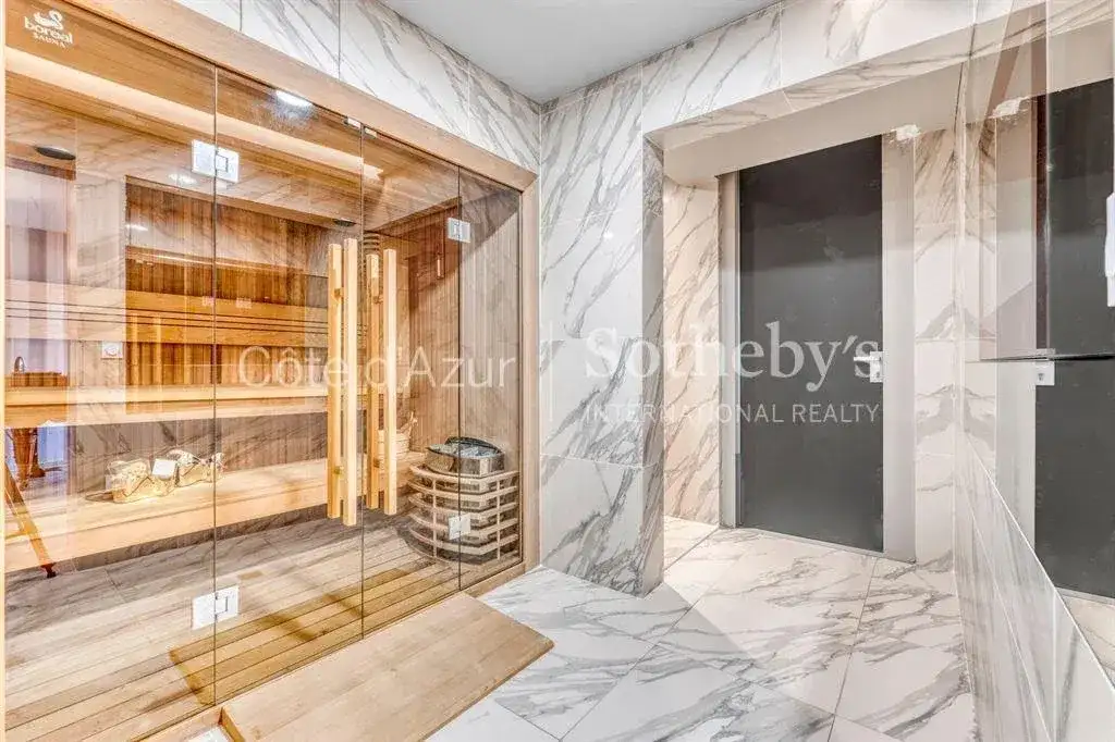 Castle 700m² in France, Moose. Priced at 6590000€ rent photo-12